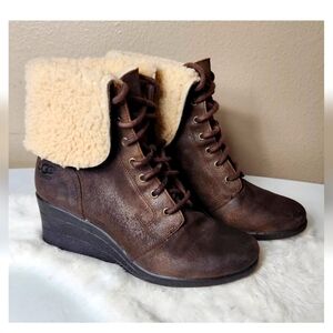 UGG Women’s Zea Chocolate Brown Wedge Ankle Shearling Boots Size 7